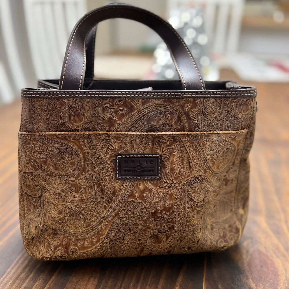 Relic leather purse